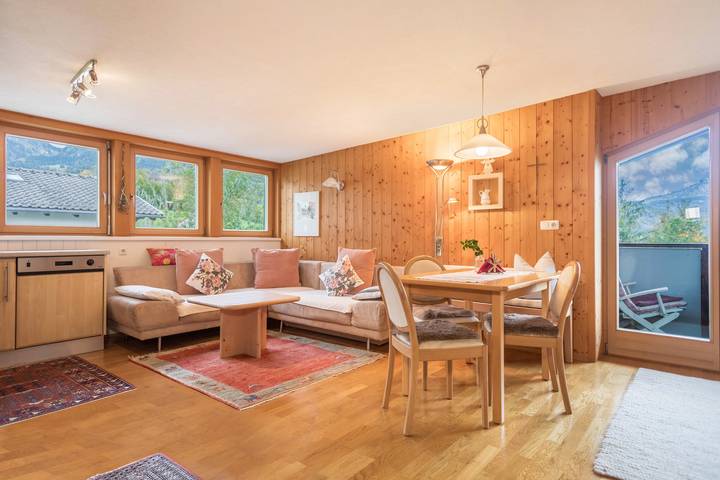 Ferienwohnung für 3 Personen, mit Balkon und Garten in Egg