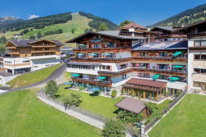 Hôtel pour 4 personnes, avec vue et piscine ainsi que sauna et jardin, adapté aux familles - 1