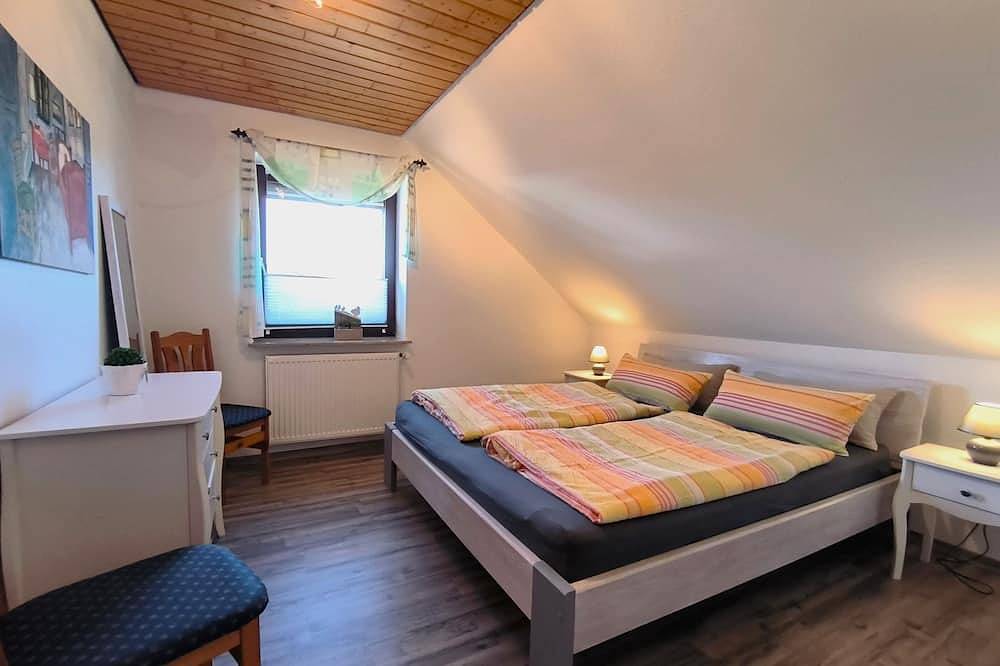 Ganze Wohnung, Lorenz: große Fewo mit sonnigem Balkon in ruhiger Lage - Ferienwohnung Lorenz in Silberstedt, Haithabu