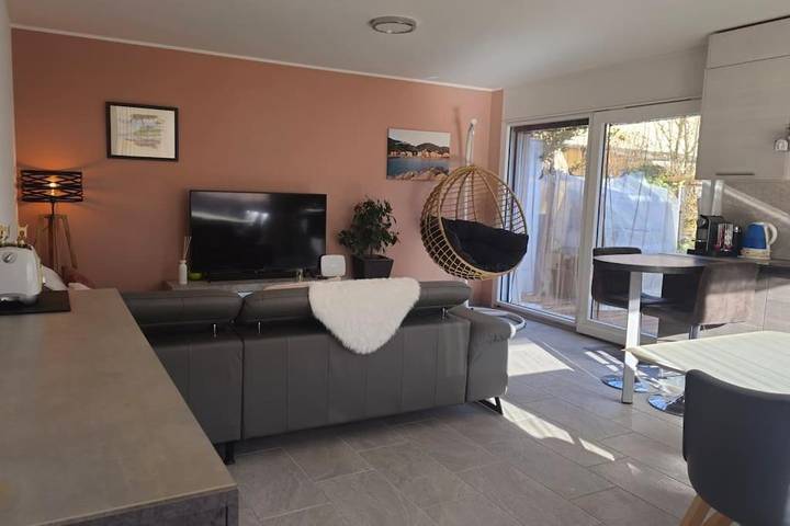 Location de vacances pour 2 personnes, avec terrasse ainsi que vue et jardin à Vionnaz - 3