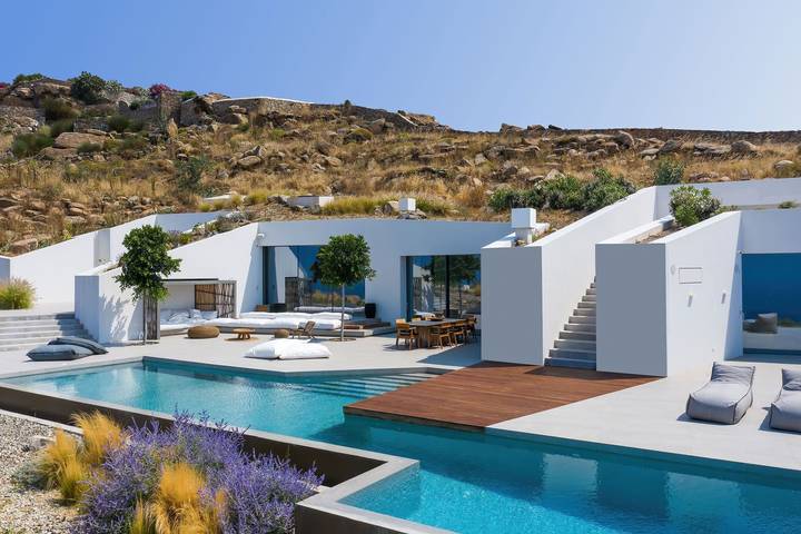 Villa for 12 people, with lake view and garden as well as terrace in Agios Stefanos