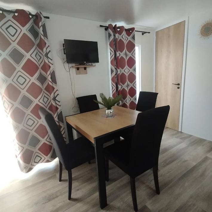 Location de vacances pour 6 personnes, avec Terrasse et Jardin ainsi que Bassin pour enfant et Piscine à Nibelle - 3