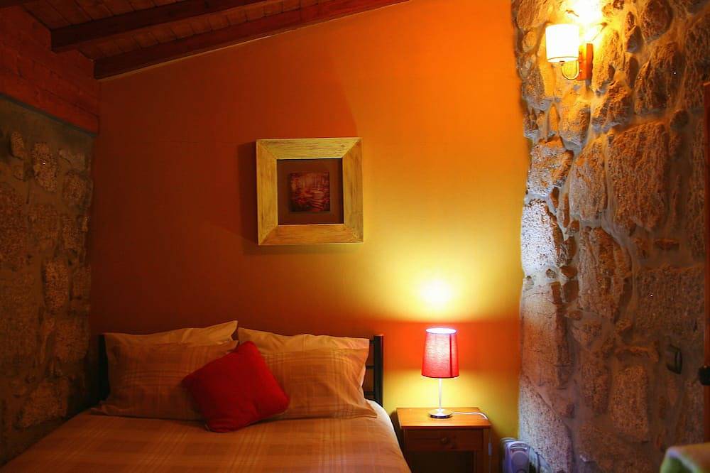 Casa da Rocha Casa de Estilo Rural Situada na Vila de Termas de Caldelas in Caldelas, Sequeiros e Paranhos, Braga District