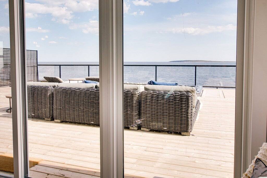 Peaceful Oceanfront Cabine Hot Tub, Sauna-All Weather Domes-Private in Region of Queens Municipality, Queens County
