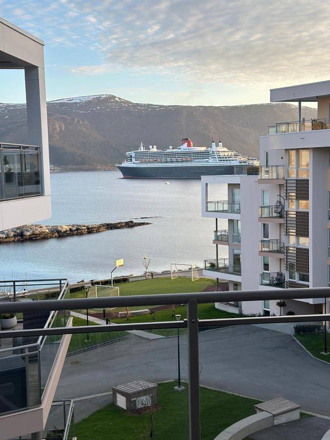 Ganze Wohnung, Toppleilighet med utsikt, sentralt i Ålesund! in Ålesund