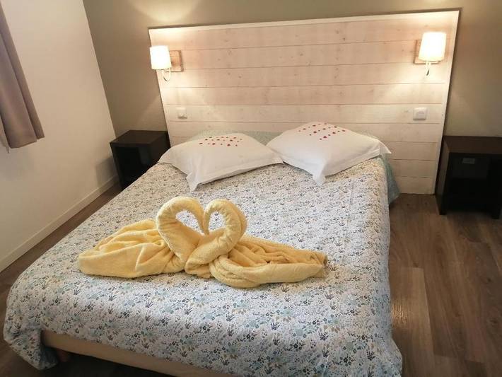 Chambre d’hôte pour 4 personnes, avec Balcon et Terrasse ainsi que Jardin et Piscine à Équemauville