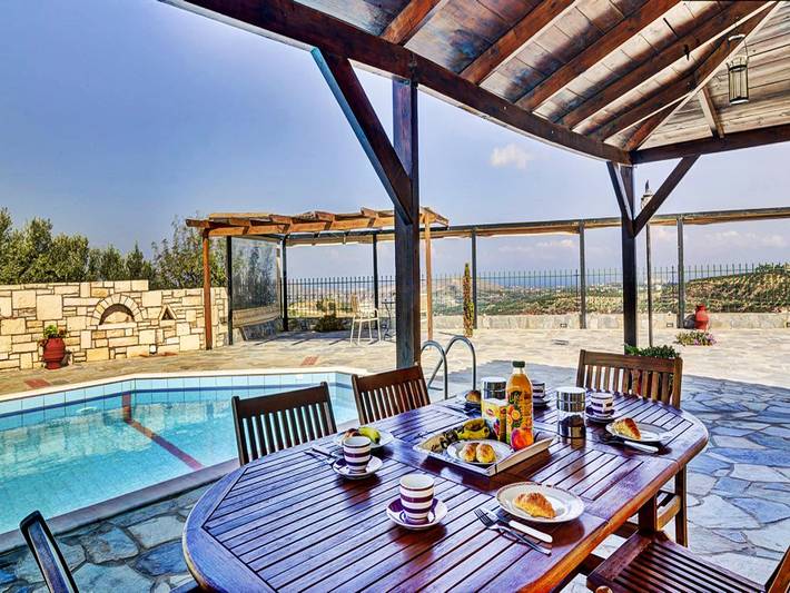 Holiday rental for 10 people, with pool and garden as well as balcony, child-friendly in Hersonissos