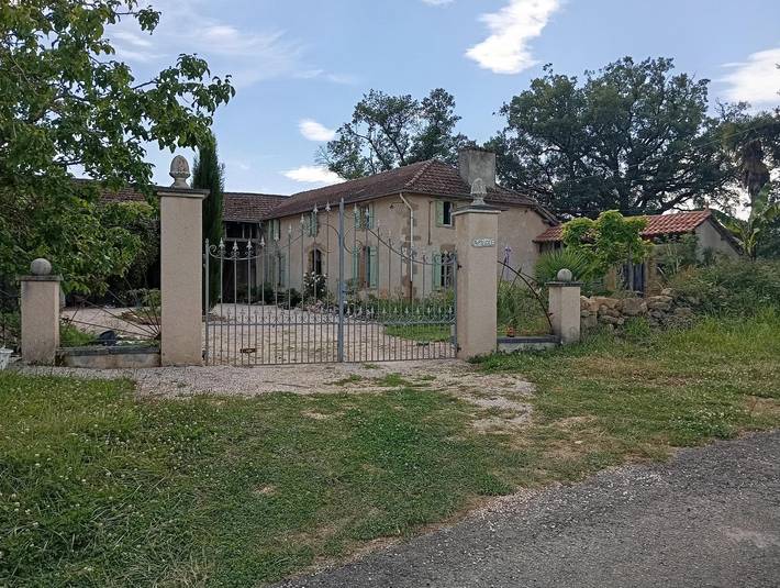 Gîte pour 4 personnes, avec piscine, adapté aux familles