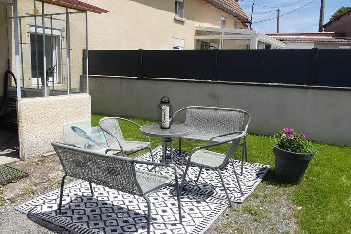 Ferienhaus für 6 Personen mit Terrasse in Artonne, Regionaler Naturpark Volcans d'Auvergne