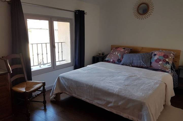 Location de vacances pour 8 personnes, avec piscine ainsi que jardin et terrasse à Ars-sur-Formans - 3