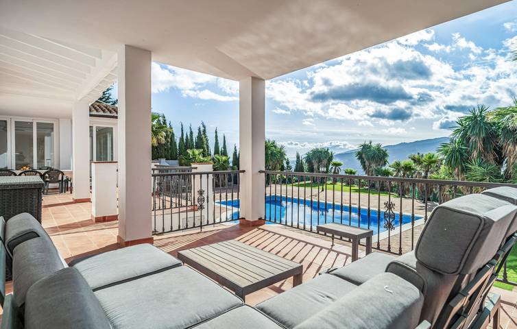Acogedor apartamento con piscina, chimenea y aire acondicionado cerca de Monda in Monda, Sierra de las Nieves
