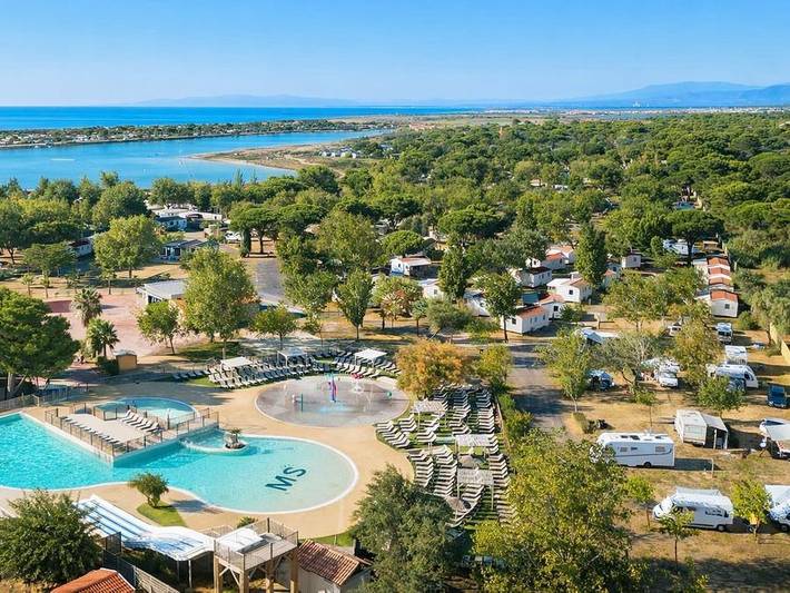 Camping pour 6 personnes, avec Terrasse et Bassin pour enfant à Narbonne