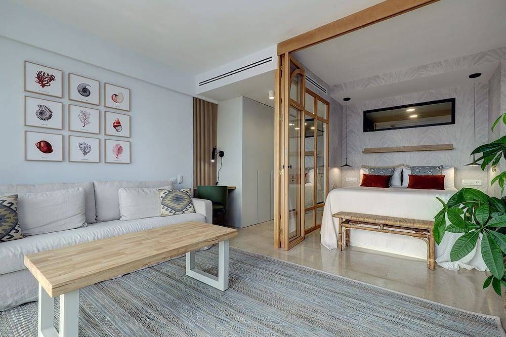 Entire apartment, Ale Maison sotogrande port and beachfront private terrace sea view in Sotogrande, San Roque