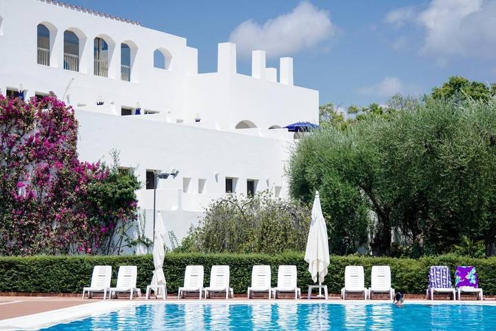 Hôtel pour 2 personnes, avec piscine ainsi que jardin et bassin pour enfant, adapté aux familles à Santa Marina - 2