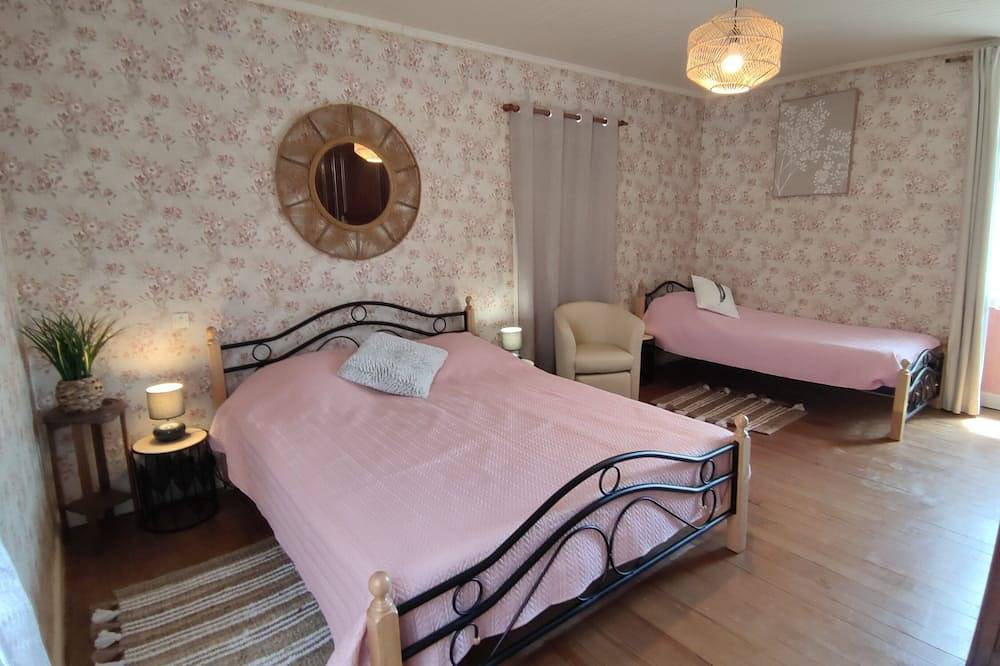 Country house with enclosed garden between Quercy and Périgord in Salviac, Lot