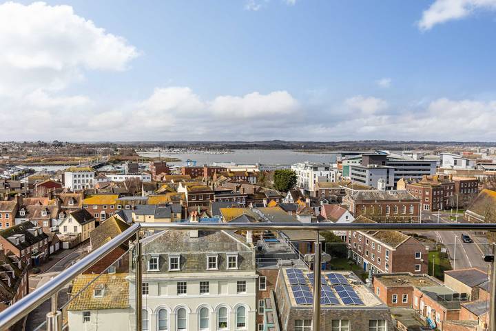 Entire apartment, A Wave From It All - Extensive Harbour Views in Poole, Poole Harbour
