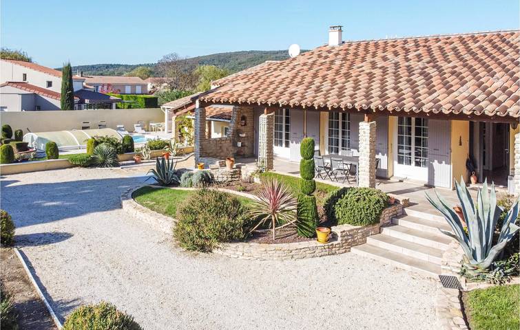 Location de vacances pour 4 personnes, avec Terrasse et Jardin à Espeluche