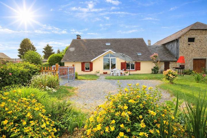 Gîte pour 6 personnes, avec jardin et terrasse dans Riupeyrous