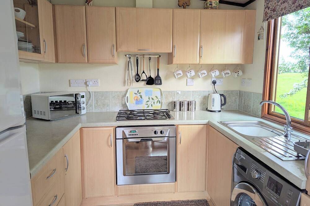 Riverside Wooden Lodge, Stratford-upon-Avon in Stratford upon Avon, Warwickshire