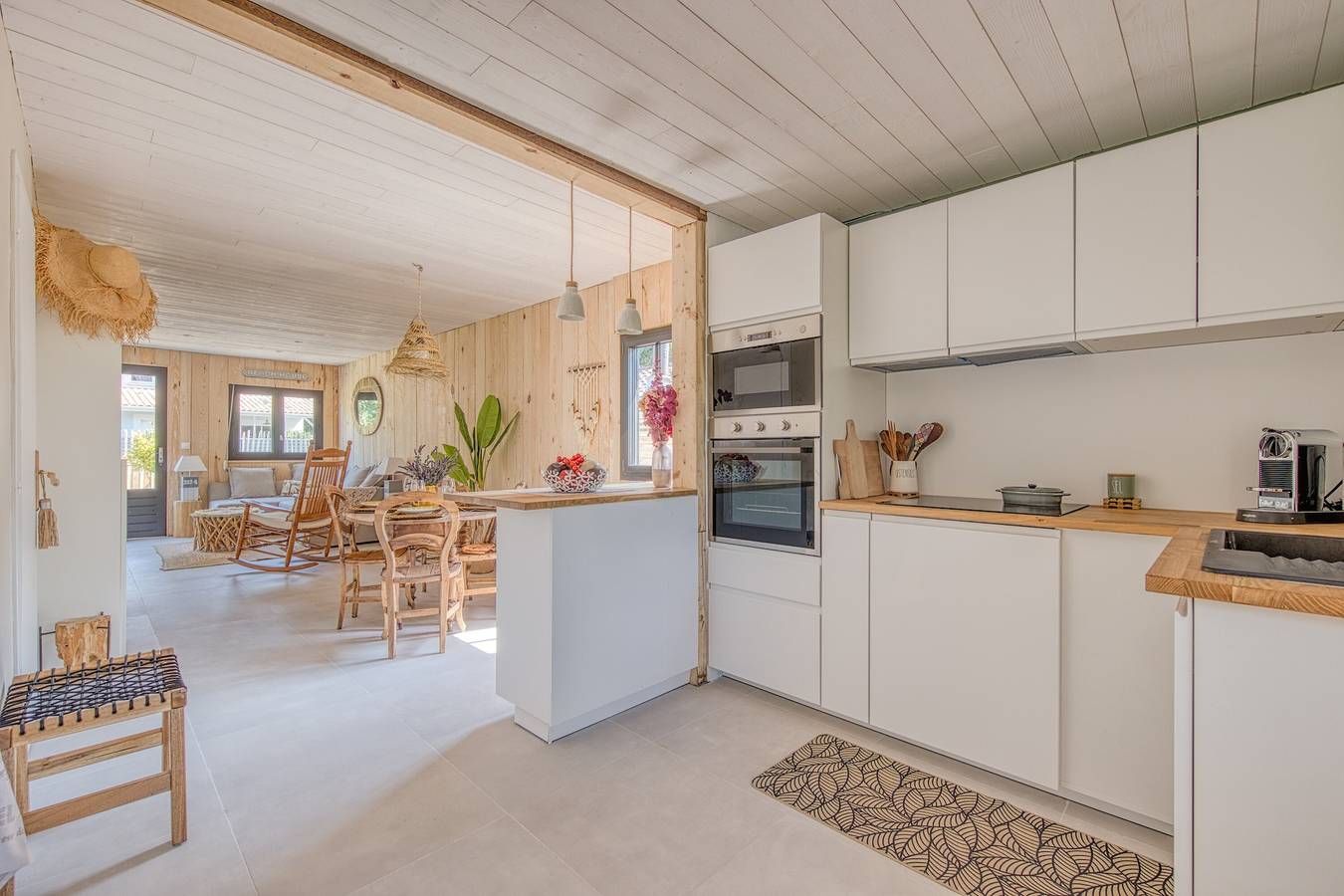 Maison De Charme Au Bord Du Lac avec terrasse privée, jardin privé et Wi-Fi in Hourtin, Parc naturel régional du Médoc
