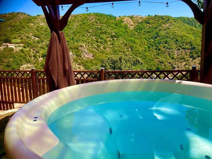 Gîte pour 2 personnes, avec vue et jardin ainsi que piscine et sauna à Asperjoc - 2