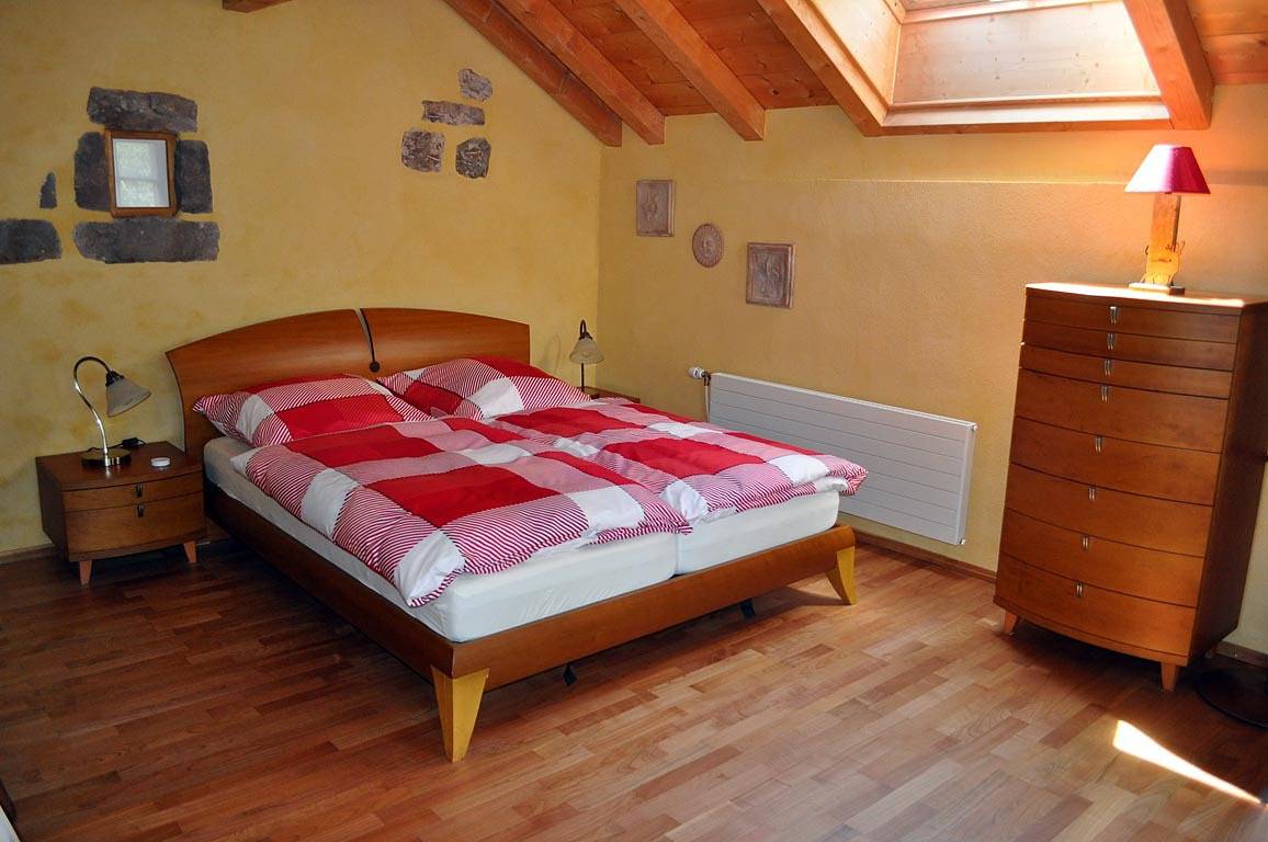 "Chambre Merisier" avec balcon dans ferme avec étang - Chambre Merisier in Faucogney-et-la-Mer, Parc naturel régional des Ballons des Vosges