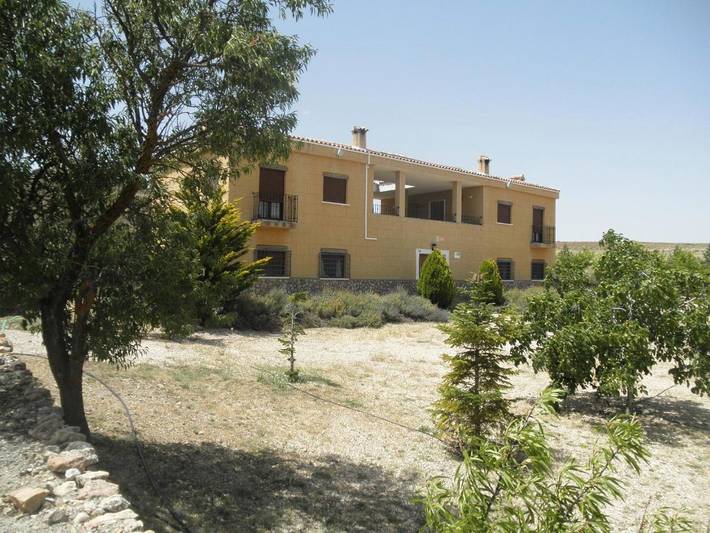 Casa de vacaciones para 5 personas, con jardín además de vistas y piscina en Sierra de Alcaraz