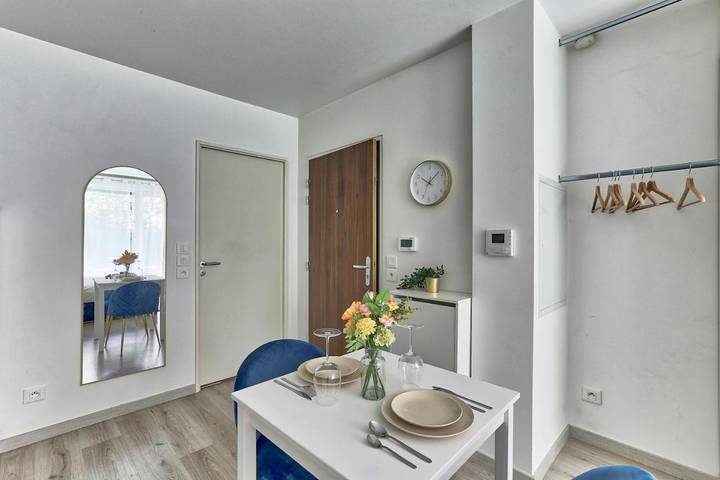 Gîte pour 2 personnes, avec Terrasse ainsi que Jardin et Vue à Romainville - 4