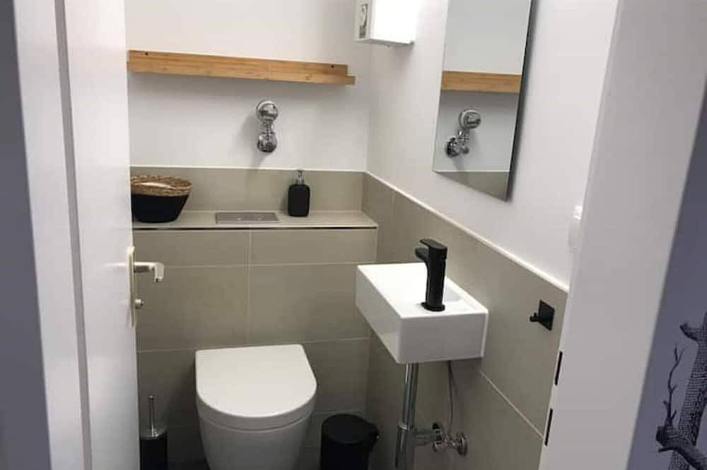 Ganze Wohnung, Stilvolle 3-Zimmer-Wohnung mit 65 m2 - am Bergpark Wilhelmshöhe in Bad Wilhelmshöhe, Kassel