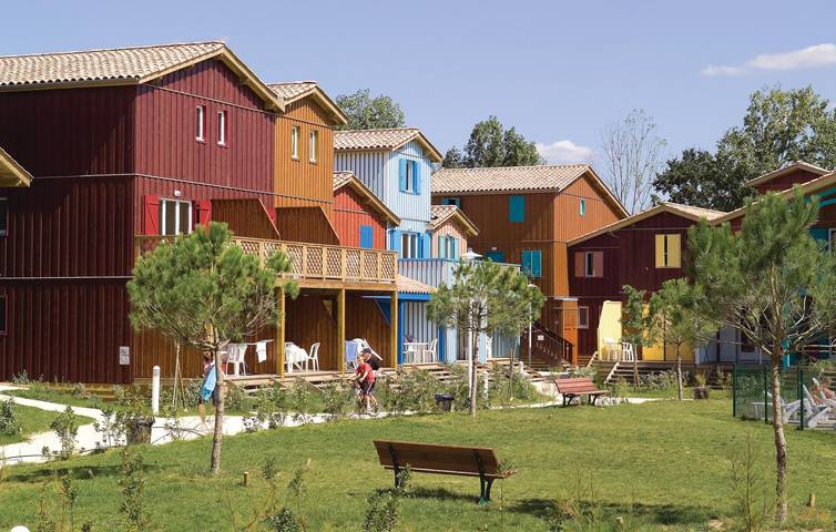 Location de vacances pour 6 personnes, avec terrasse et piscine à Le Teich
