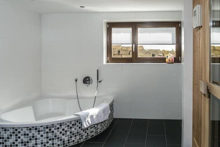 Freistehendes Ferienhaus-Luxus & Natur mit Ausblick (Sauna, Kamin, Loungecouch) in Silberborn, Holzminden