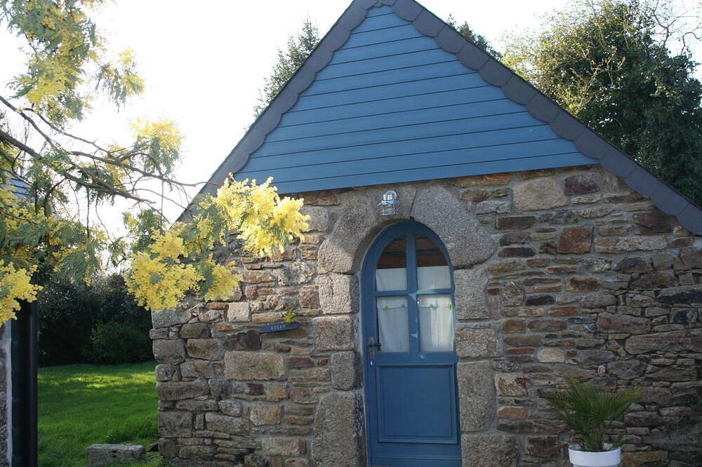Lilly, adorable petite maison en pierre pour 3 personnes. in Callac, Région de Guingamp