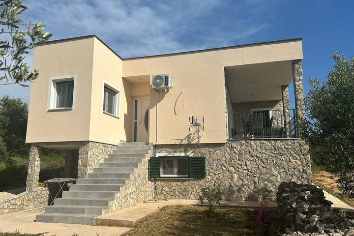 3-Zimmer-Haus mit Terrasse und Meerblick Bucht Zuborovica, Pasman K-24333 in Nevidane, Pasman