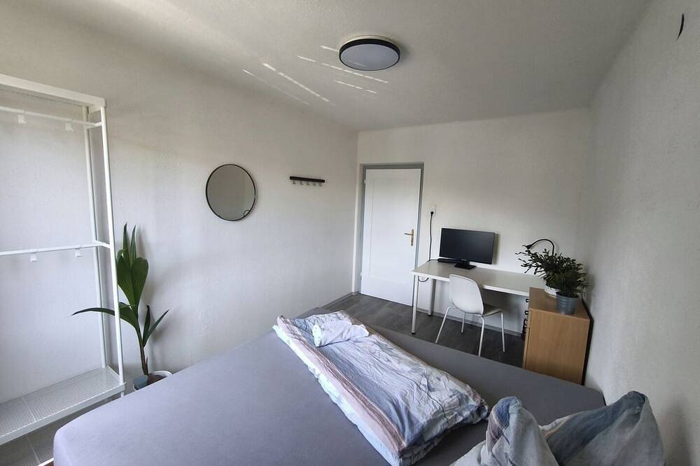 Ganze Wohnung, Modern Flat in Quaint Residence w. Idyllic Garden in Innsbruck, Innsbruck Land