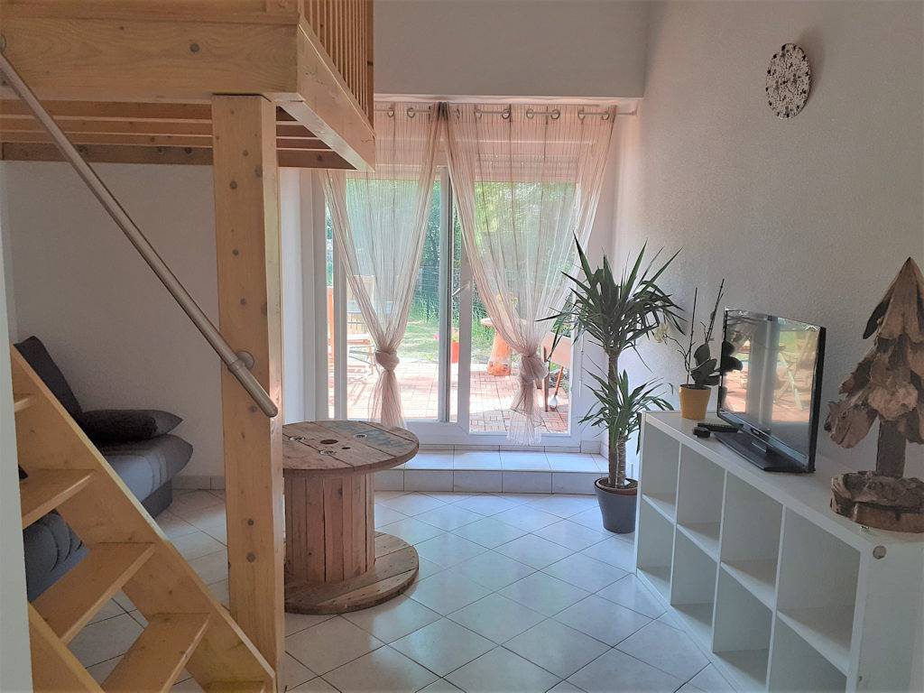 Appartement entier, Appartement rez-de-chaussée avec jardin, centre-ville de Tence in Tence, Haute-Loire