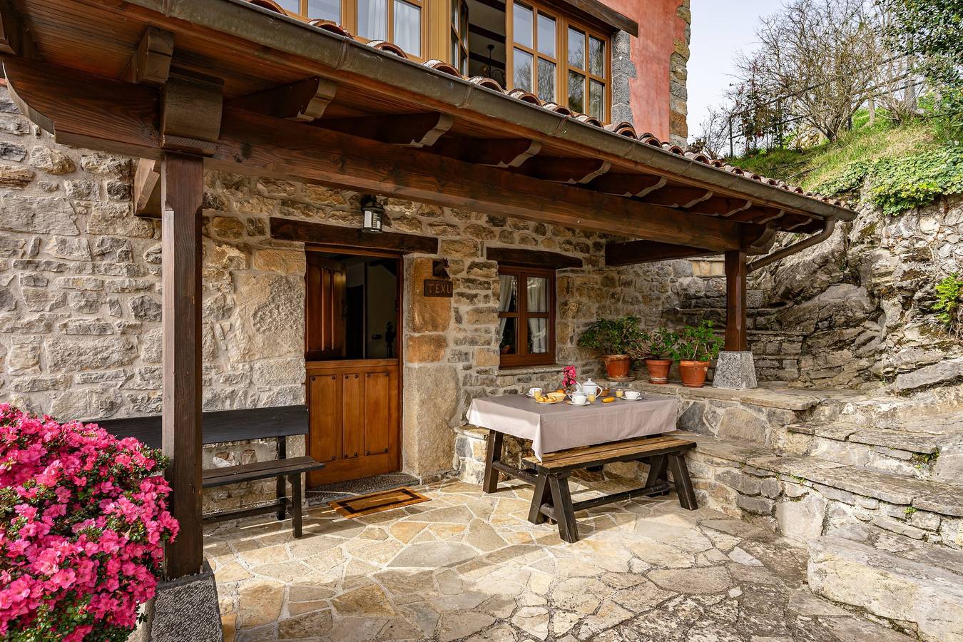 Apartment 'Texu' mit Bergblick, privater Terrasse und Wlan in Cangas de Onís, Provincia de Asturias