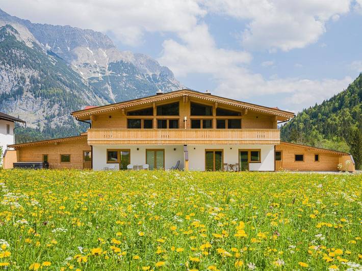 Ferienhaus für 7 Personen, mit Garten und Balkon, kinderfreundlich in Leutaschklamm