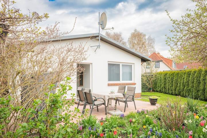 Ferienhaus für 3 Personen, mit Terrasse und Garten in Rostock und Umgebung