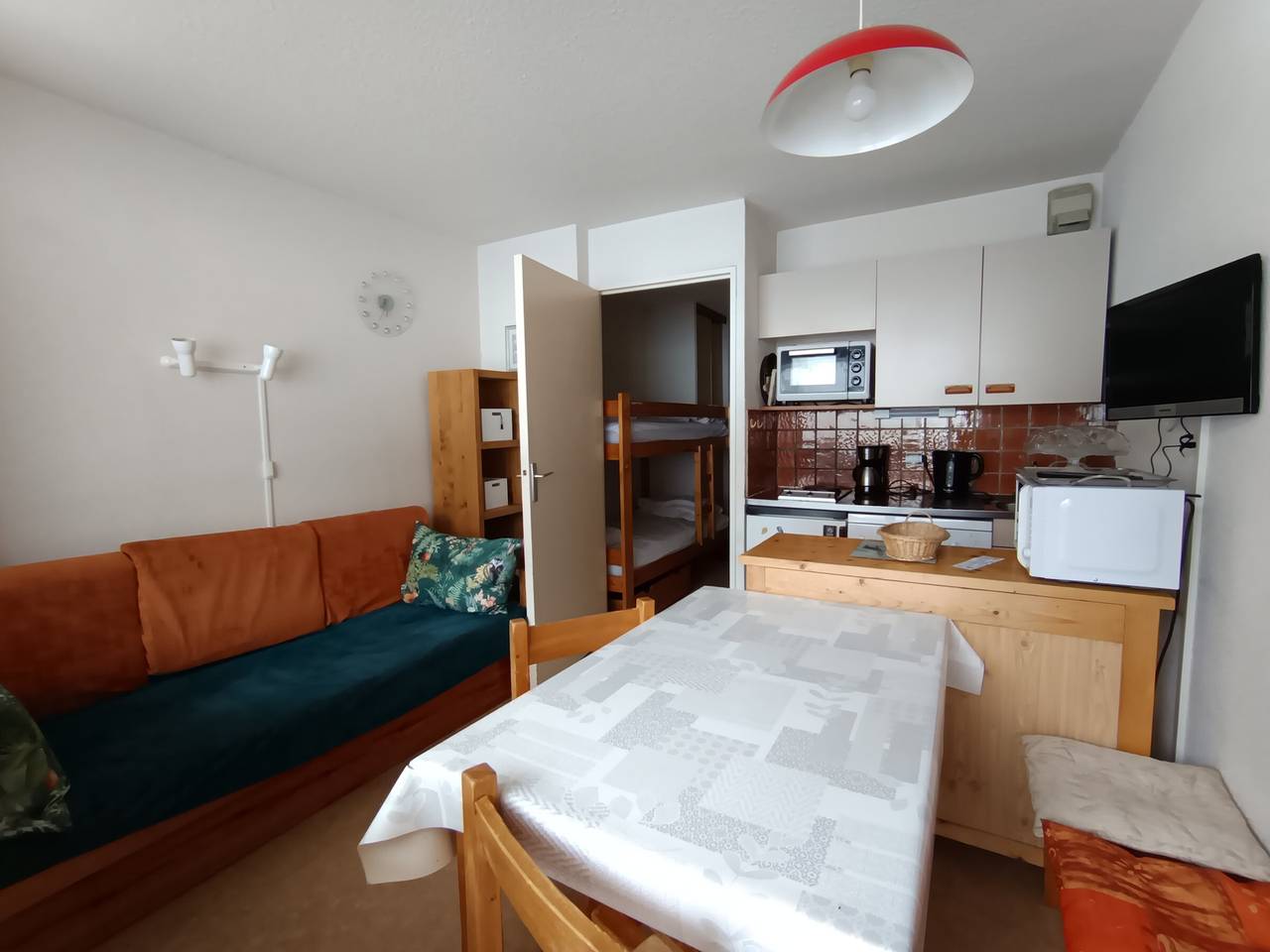 Entire apartment, 4-person apartment, non-renovated - Slope view, pets allowed in Montgenèvre, Briançon region