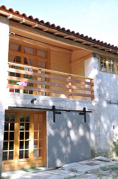 Gîte pour 10 personnes, avec Balcon et Terrasse ainsi que Jardin et Piscine à Lempaut