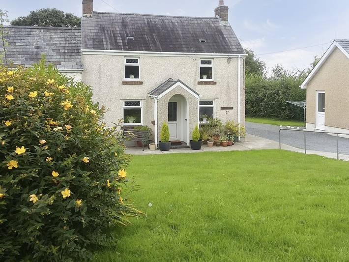 Cottage for 8 people, with garden in Gower