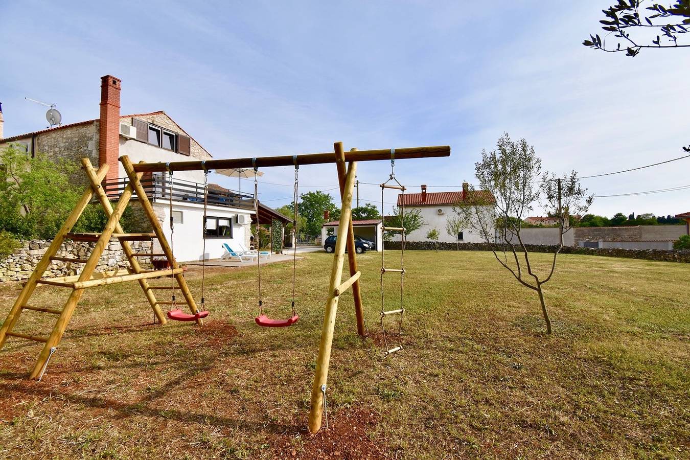 Beautiful Istrian house with big backyard, pet friendly in Valtura, Südküste Istrien