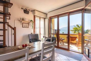 Gîte pour 5 personnes, avec balcon et piscine dans Pettenasco