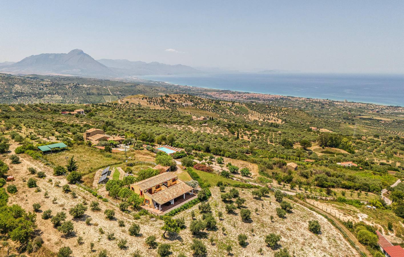 Ganze Ferienwohnung, Apartment mit Meerblick, Pool und Parkplatz in Collesano, Palermo Provinz