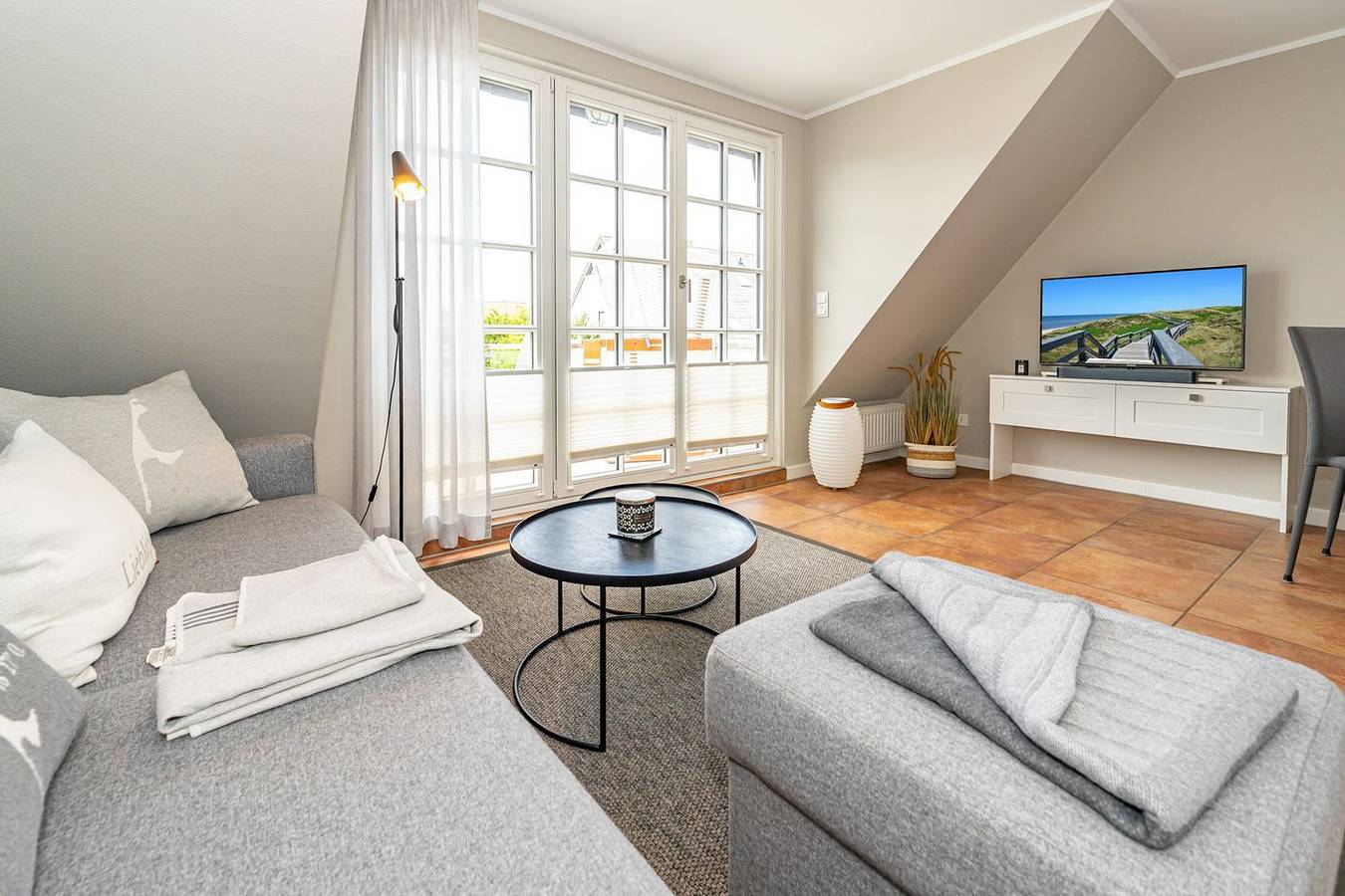 Ganze Wohnung, Stilvolle Ferienwohnung für bis zu 4 Personen mit Balkon. in Wenningstedt, Sylt