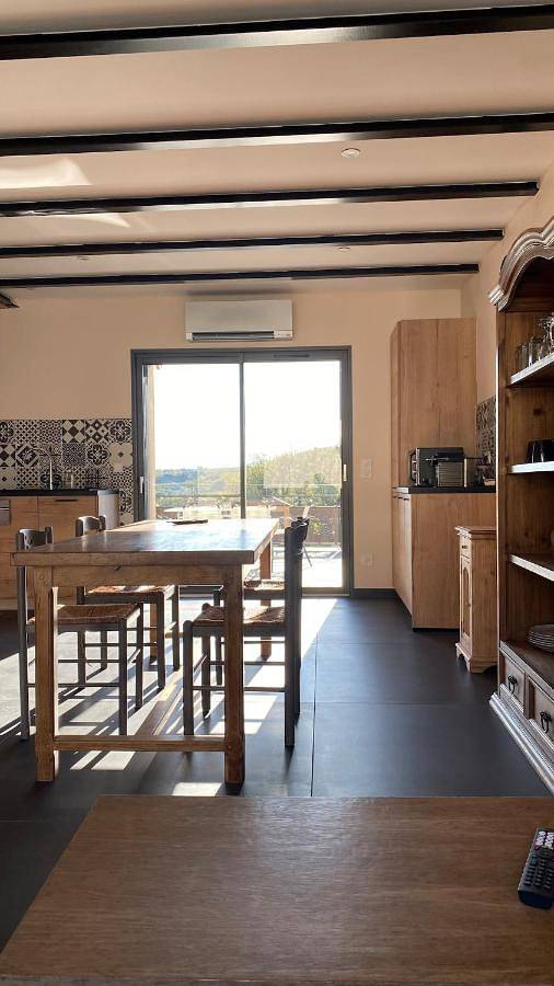 Location de vacances pour 9 personnes, avec terrasse et vue à Chantemerle-les-Blés - 2