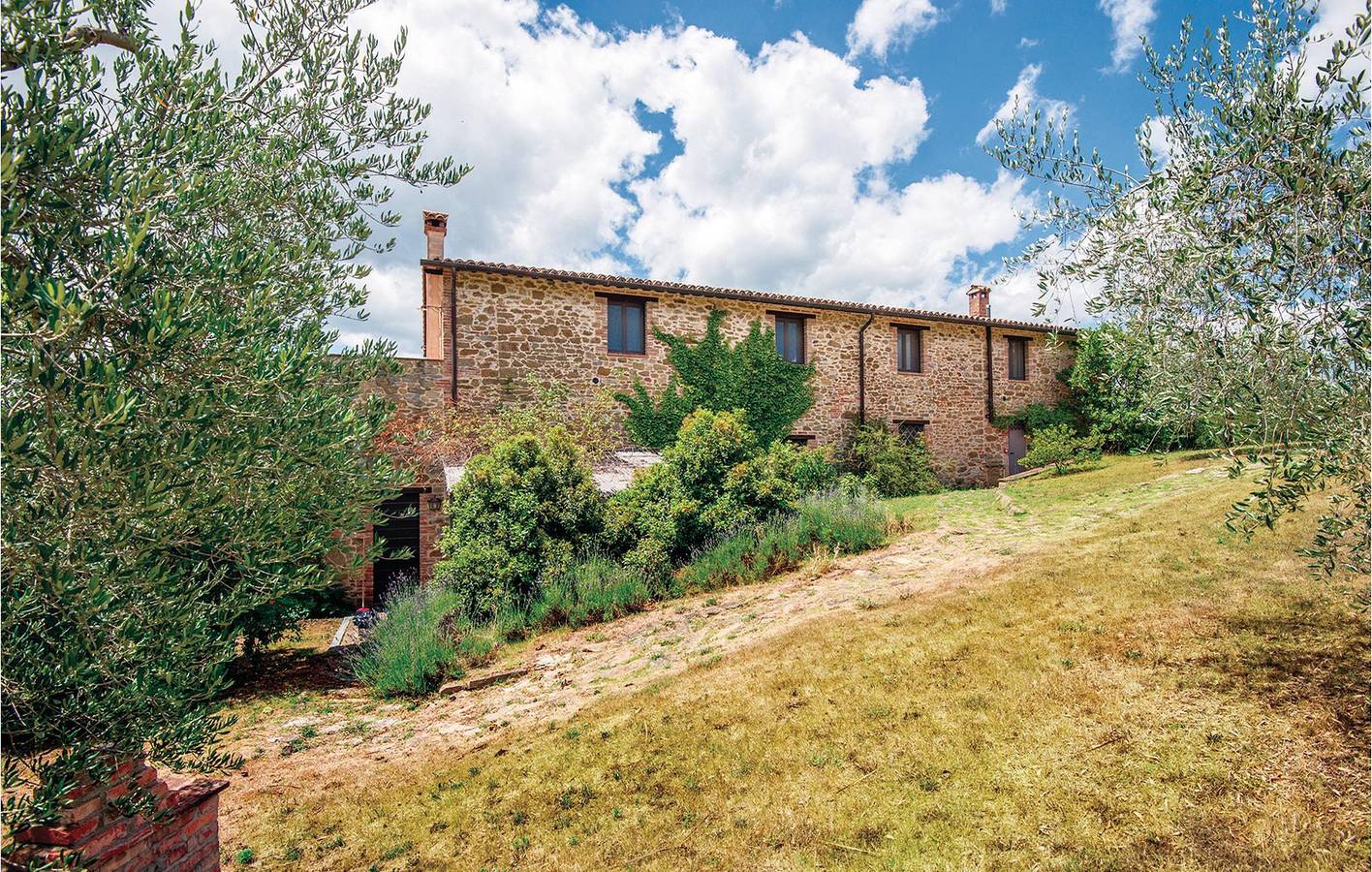Apartamento vacacional entero, Retiro junto a la piscina con aparcamiento cerca del Tevere in San Venanzo, Provincia de Perugia