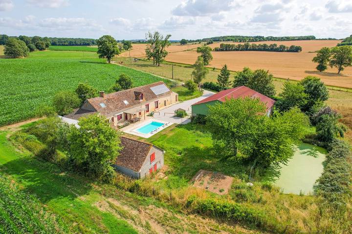 Maison de vacances pour 30 personnes, avec piscine et jardin, animaux acceptés dans la Sarthe