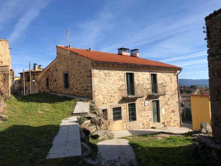 Casa rural para 11 personas, con balcón - 1