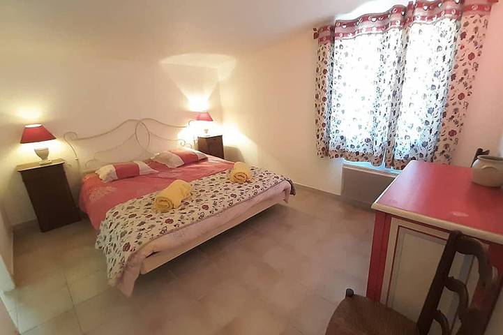 Gîte pour 7 personnes, avec jardin à Redortiers - 4